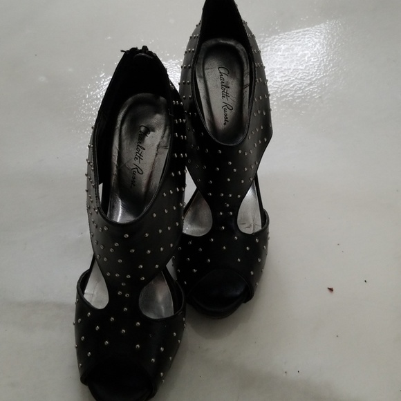 Shoes - Picture 2 of 4